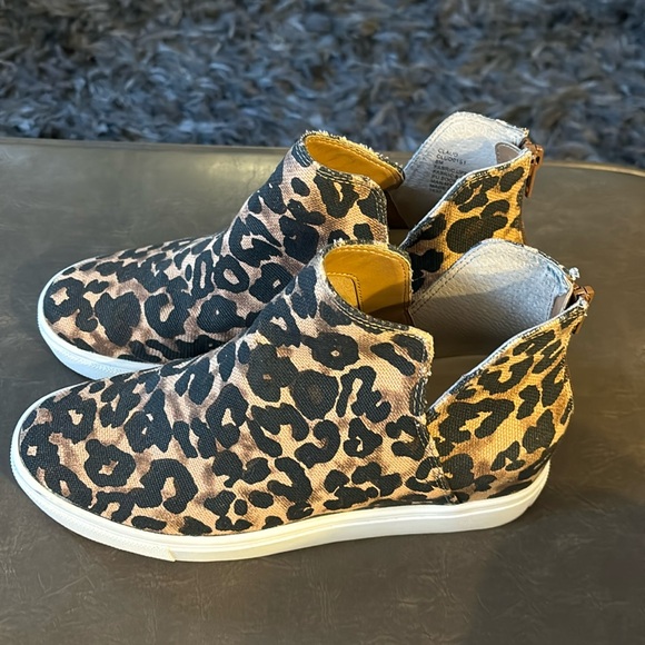 Steve Madden Shoes - Steve Madden leopard high top fashion sneakers